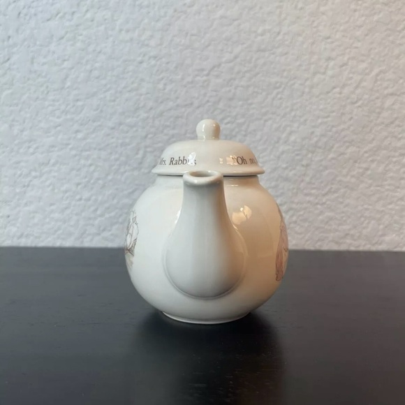 Wedgwood MRS TIGGY WINKLE Miniature Teapot. - Picture 4 of 10